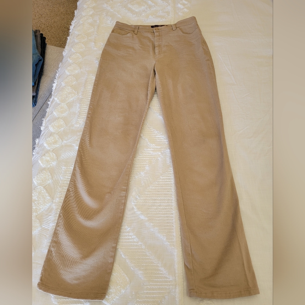 Gloria Vanderbilt Amanda Straight-Leg Jeans